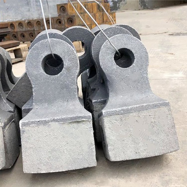 復(fù)合破碎機(jī)錘頭、合金反擊破板錘、錳鋼鍛造榔頭等礦用粉碎配件鑄造件全解析